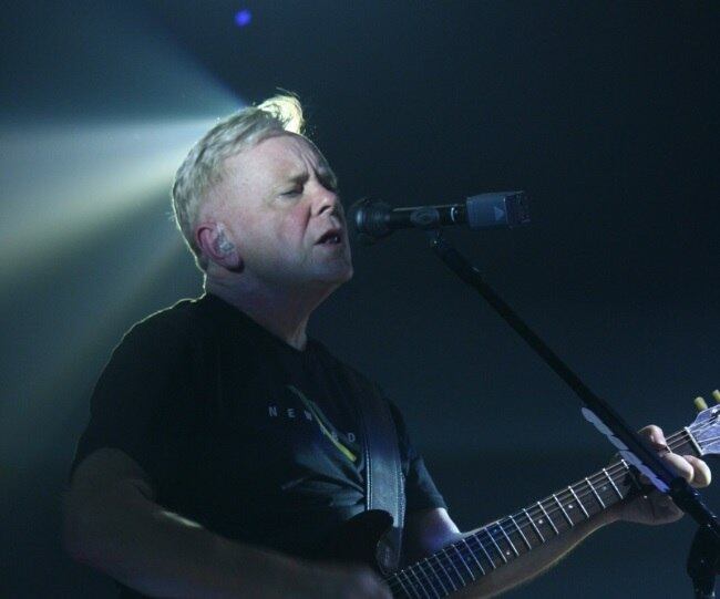 O New Order tem na atual formação, Bernard Sumner (foto), Stephen Morris, Gillian Gilbert, Phil Cunningham e Tom Chapman