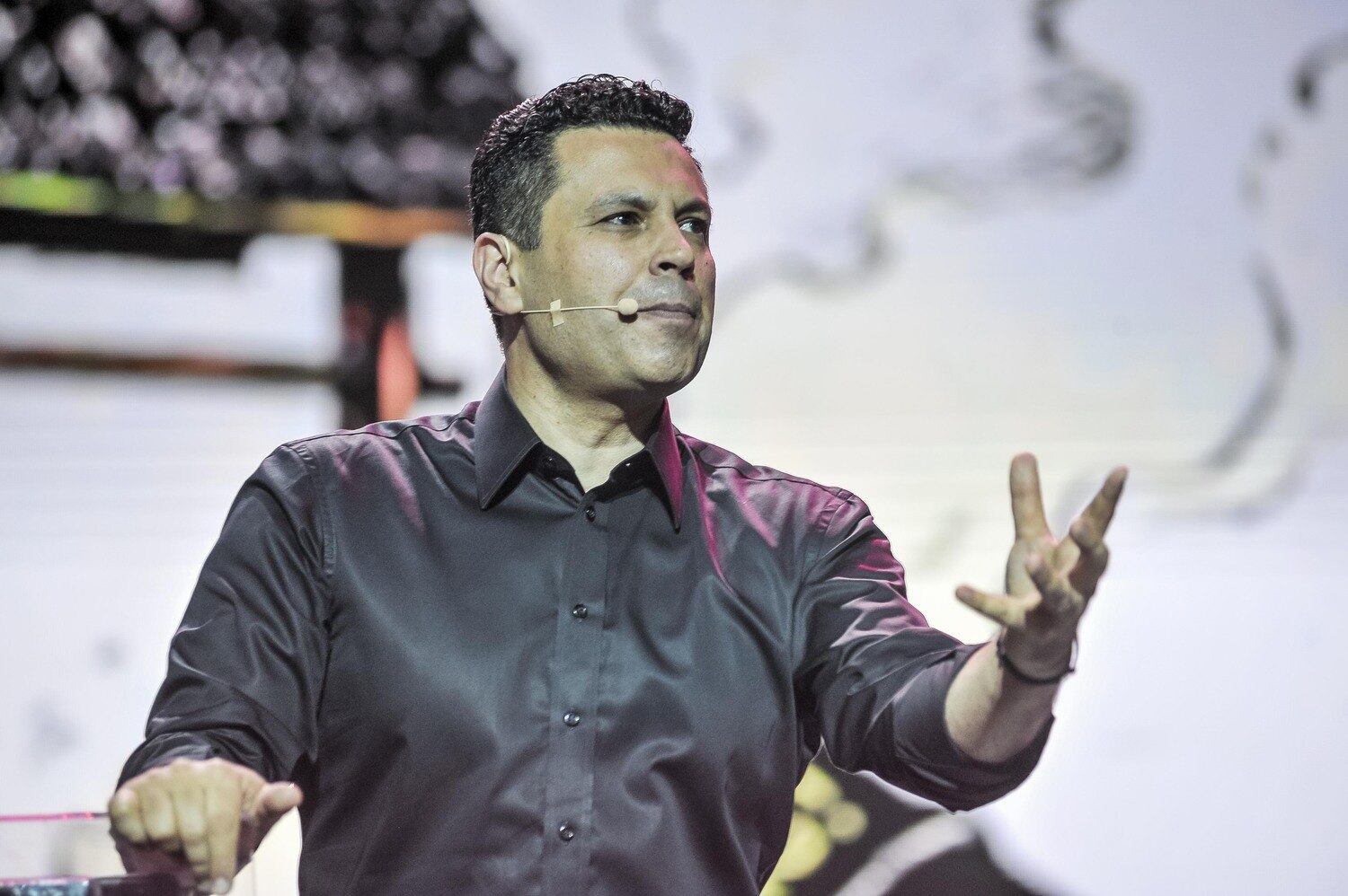 "As pessoas recebem a mensagem contrária, de que tem que sentir e seguir o coração. Mas não é por aí, tem que pensar e usar a cabeça para não errar”, esclareceu Renato