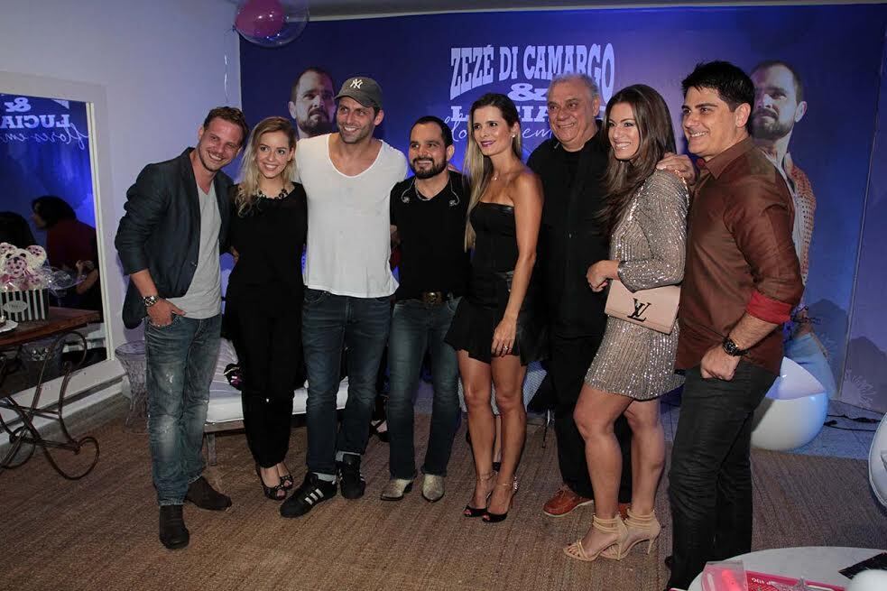 O ator e sua eleita posaram para foto com outros convidados da dupla