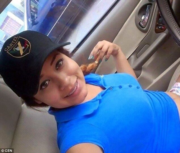 De acordo com a mídia mexicana, a assassina de 28 anos faz parte do cartel Los Zetas. Nascida em Hidalgo, perto da Cidade do México, ela ficou grávida aos 15 anos de um homem 20 anos mais velho que ela

