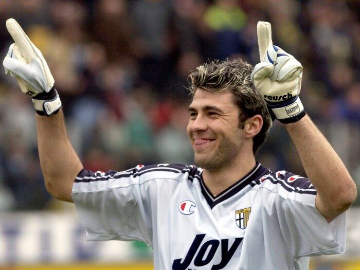 

Além de ser o dono
da oitava transferência mais cara do futebol, Sébastien Frey ocupa também a
quarta posição.  O francês foi vendido da
Inter de Milão para o Parma por cerca de 62 milhões de reais

