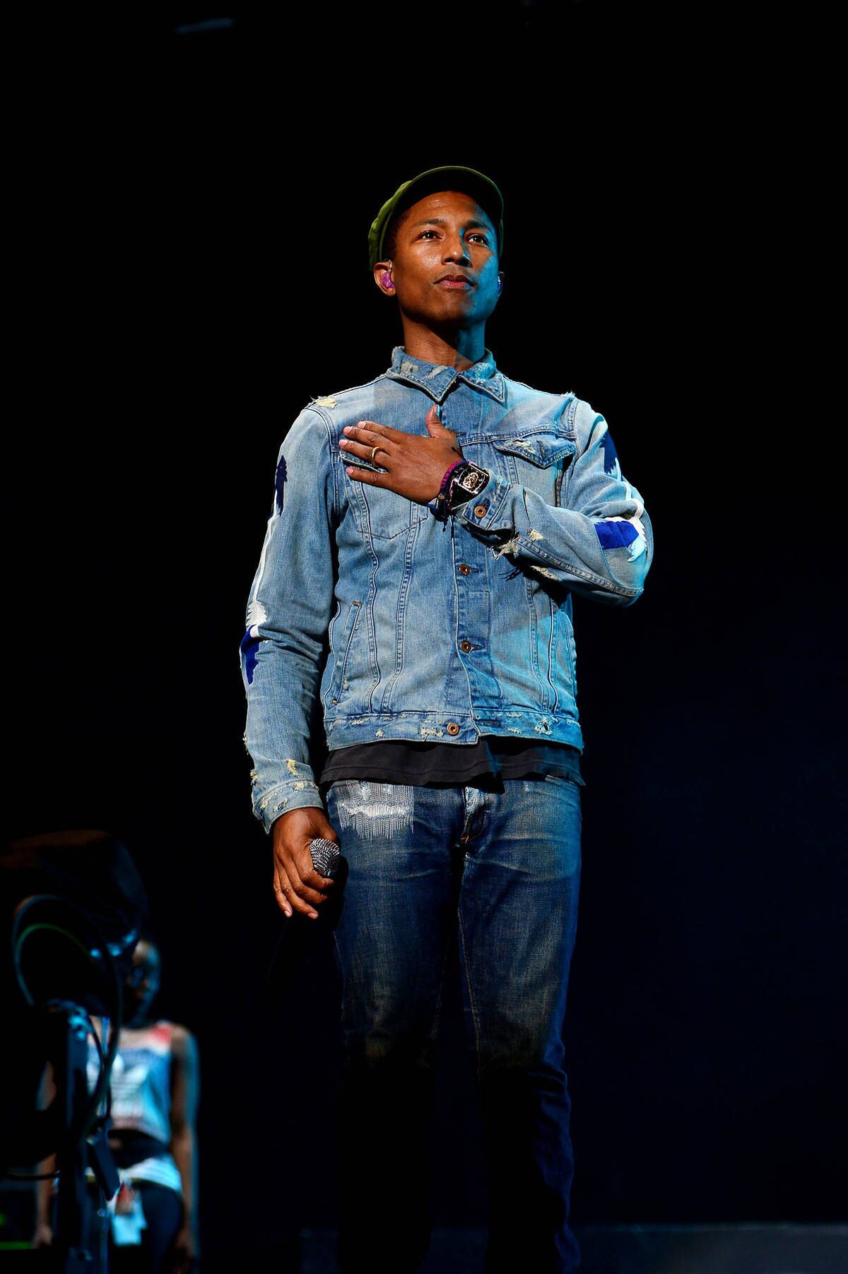 Pharrell é outro ícone que enxerga em Kendrick um avanço para o hip hop. O cantor e produtor comparou o rapper a Bob Dylan e disse ao The New York Times que enxerga a mente dele como "um caleidoscópio sobre uma batida". Pharrell foi um dos produtores do novo CD de Kendrick