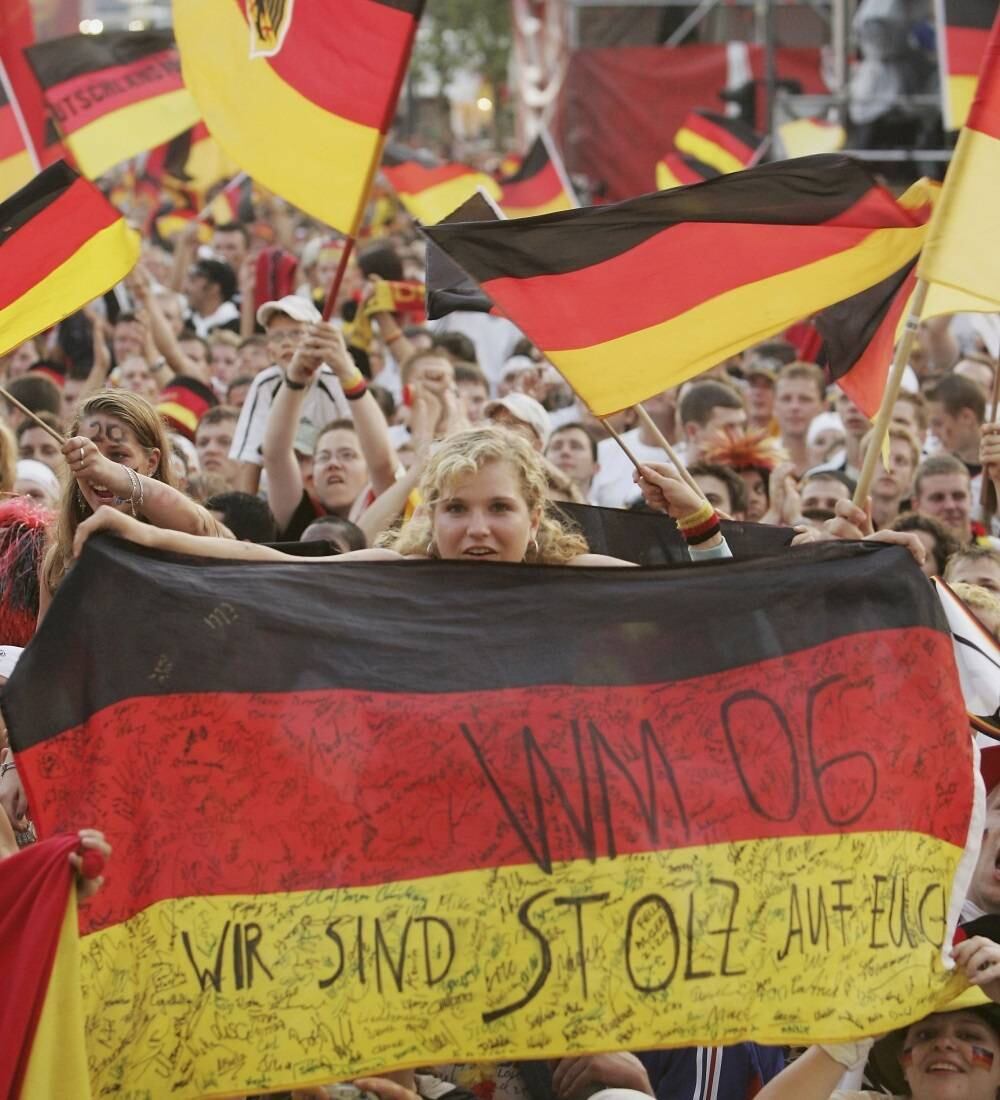 E
cumpriram isso na disputa de terceiro lugar contra Portugal, dirigido por
Felipão na época. Com uma vitória por 3 a 1, os alemães vibraram um novo grande
resultado de sua seleção na Copa do Mundo
