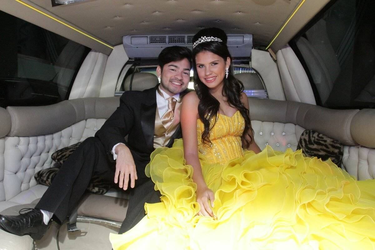 Yudi atualmente namora a cantora sertaneja Camila Braga