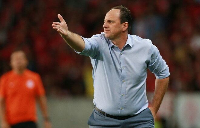 Rogério Ceni continua no Fortaleza mais uma temporada