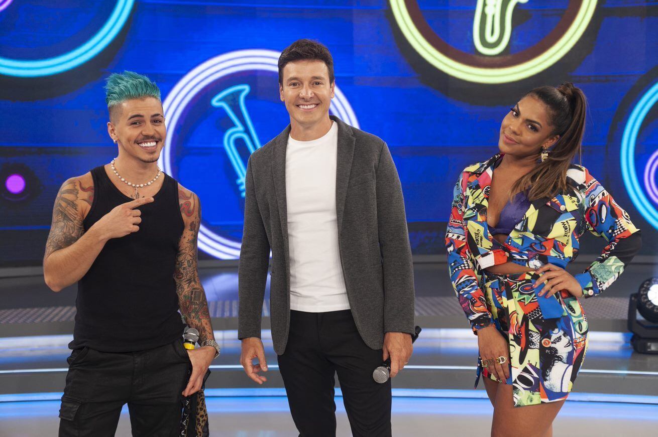 Além de Tays Reis e Biel, o programa também recebe o maestro João Carlos Martins e o ator e cantor Daniel Boaventura. O público vai se encantar com uma emocionante performance da Banda Universos.

Assista a Hora do Faro todo domingo, a partir das 15h15.