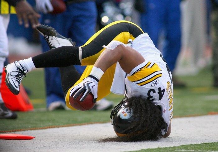 O jogador se destaca pela agilidade e está trabalhando na condução dos jogadores mais jovens da defesa do Steelers