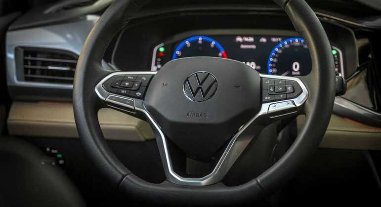 Modelo tem volante com novo padrão de design da montadora