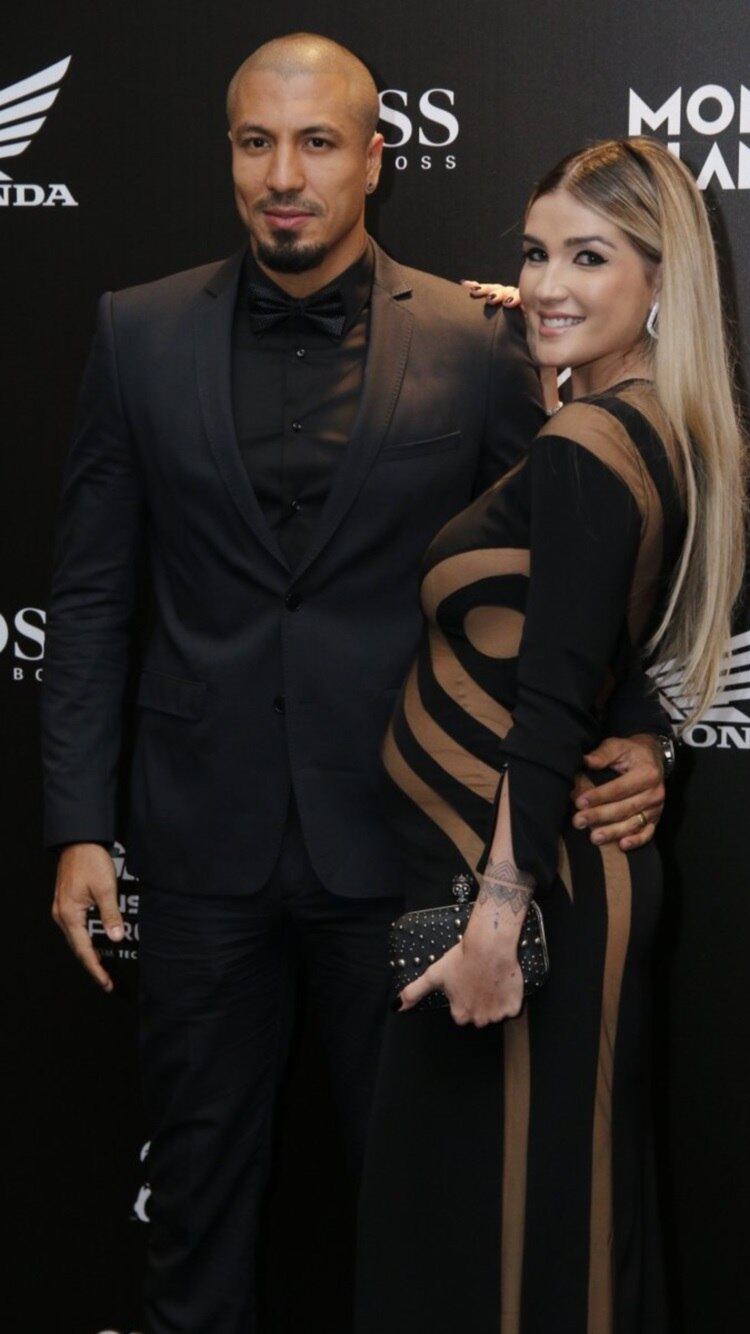 Os ex-BBBs Aline Gostchalg e Fernando Medeiros protagonizaram um dos romances polêmicos do reality, mas levaram o amor para fora da casa. Depois de se desentenderem por causa do triângulo amoroso com Amanda Djehdian, o casal anunciou a reconciliação em maio. Aline e Fernando, que estão à espera de seu primeiro filho, se casaram cinco meses depois em uma cerimônia preservada 