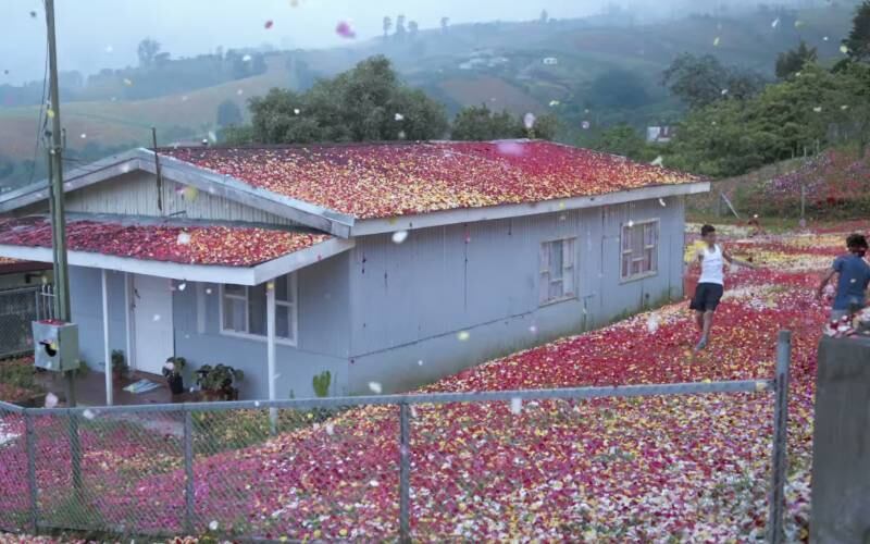 O vídeo contou com a ajuda de moradores locais