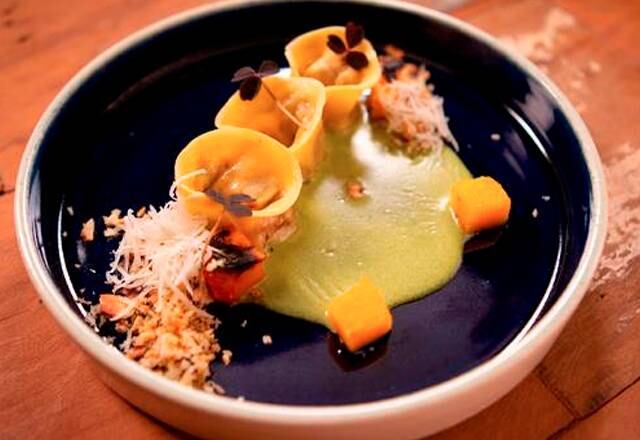 Cesar venceu a prova pela segunda vez e ganhou a Faca de Ouro com um tortellini de cordeiro com molho de mate e moranga caramelizada, além de receber muitos elogios dos júri!
