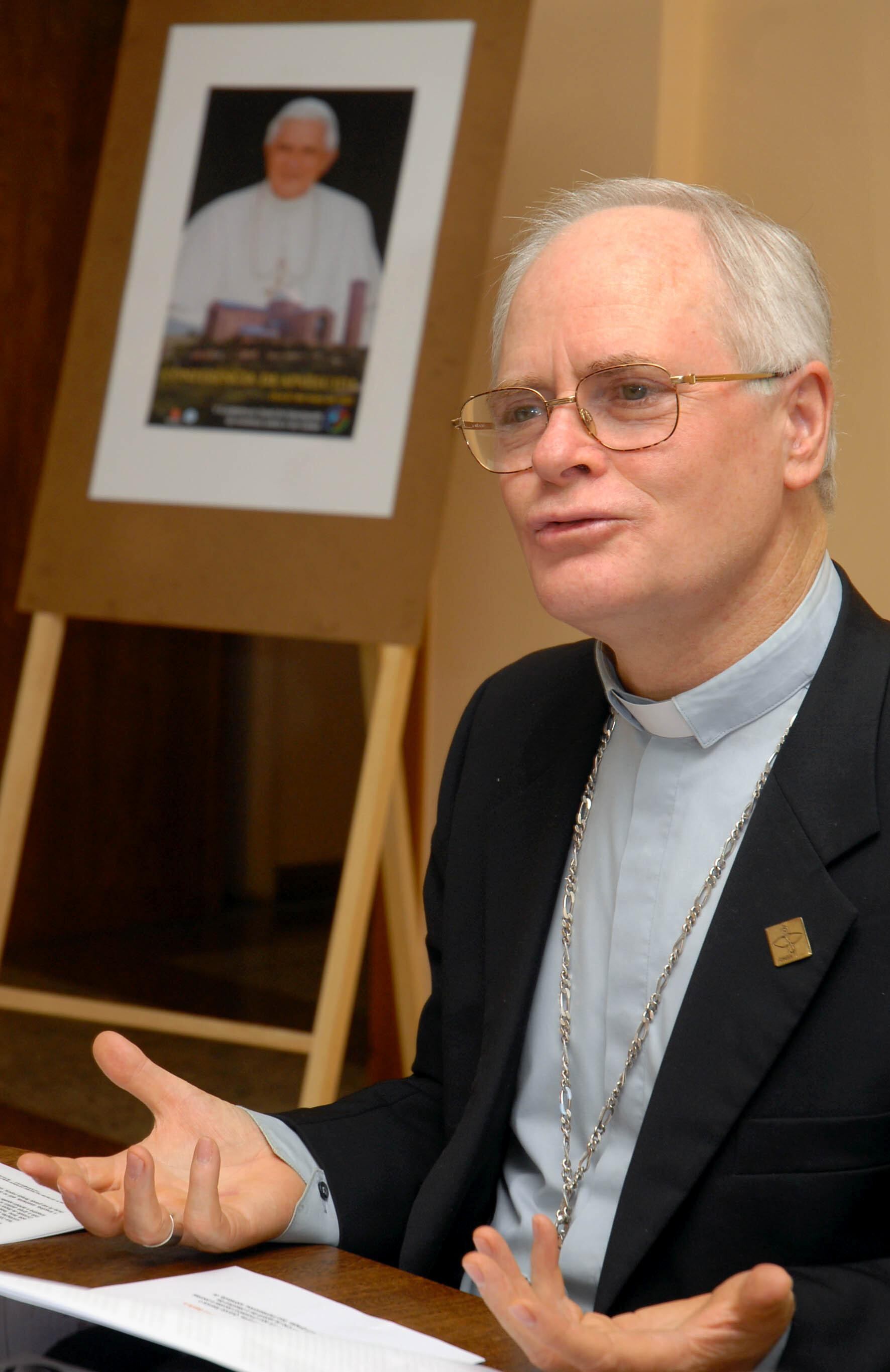 Odilo
Pedro Scherer
Aos 62 anos, o cardeal arcebispo de São Paulo é um dos nomes brasileiros
mais frequentes nas listas de possíveis sucessores de Bento 16.

Gaúcho de Cerro Largo e descendente de imigrantes alemães,
dom Odilo é mestre em Filosofia e doutor em Teologia pela Pontifícia
Universidade Gregoriana de Roma
