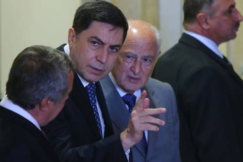 Luiz Carlos Trabuco (esquerda), presidente do banco Bradesco, e o economista Lazaro de Mello Brandão (centro), presidente do conselho do banco Bradesco durante velório do empresário Antônio Ermírio de Moraes, no salão nobre do Hospital Beneficência Portuguesa. Lázaro Brandão afirmou que o empresário deixou “um legado excepcional”.
— Deixou certamente um empreendimento que serve de exemplo para os que queiram realizar um trabalho de vanguarda