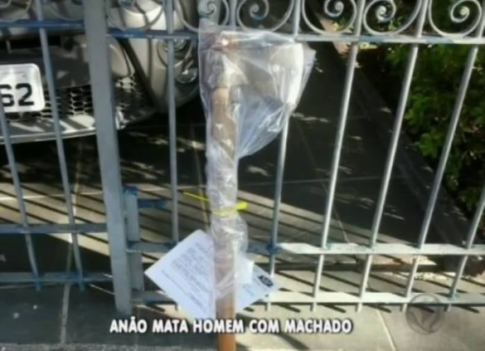 Foi em um desses encontros para beber que os dois se desentenderam. Félix disse à polícia que os dois discutiram e seu amigo o ameaçou de morte. No dia seguinte, as ameaças continuaram e o anão deu uma machadada na cabeça do amigo. Depois do crime, ele procurou ajuda de uma vizinha e aguardou a chegada da polícia para se entregar