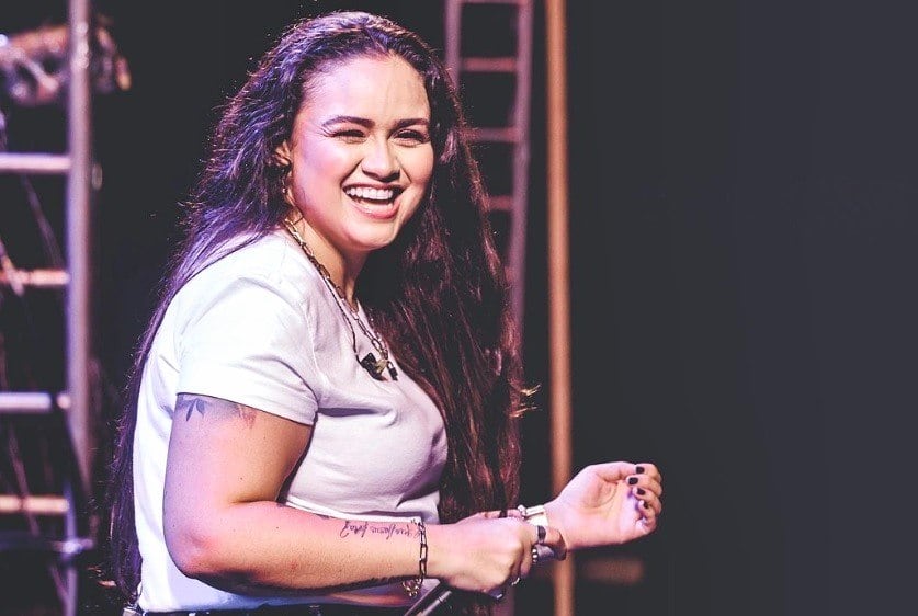 Cantora Luiza Martins faz show com participação da dupla Matheus & Kauan