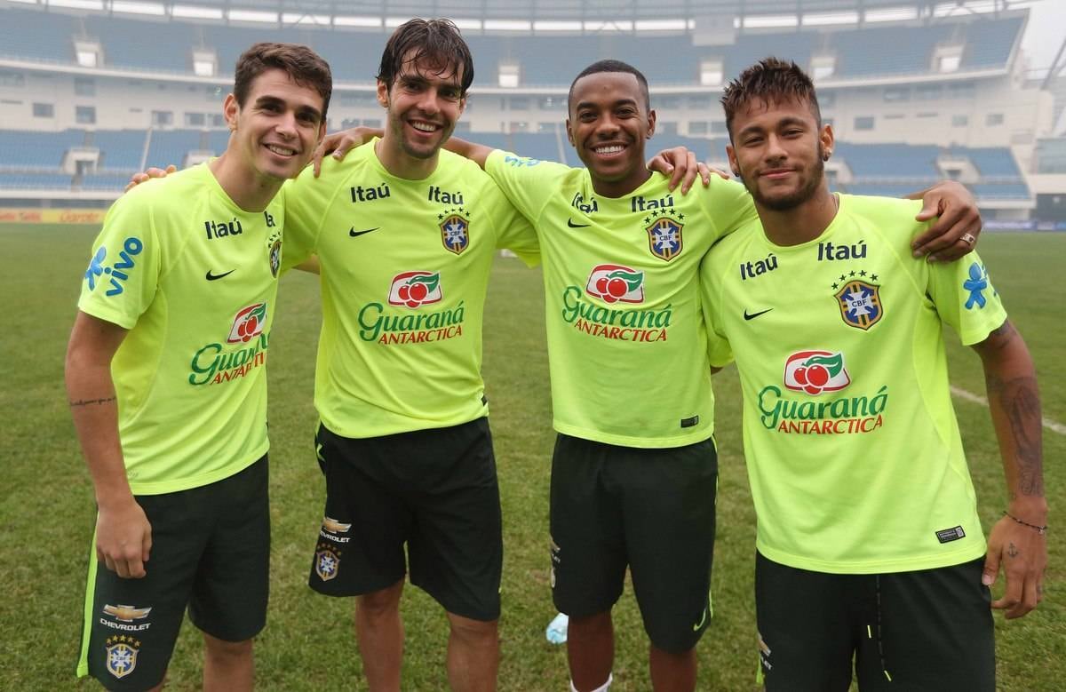 O meia Kaká chegou em Pequim, na China, e já foi para campo com o restante da seleção brasileira que se prepara para o Superclássico das Américas contra a Argentina no próximo sábado (11)