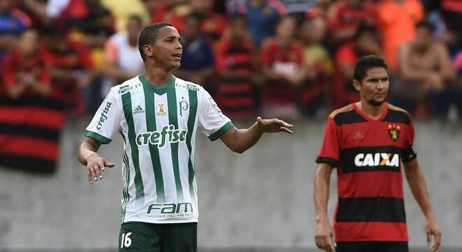 Deyverson foi titular contra Sport e deverá ser novamente contra Avaí