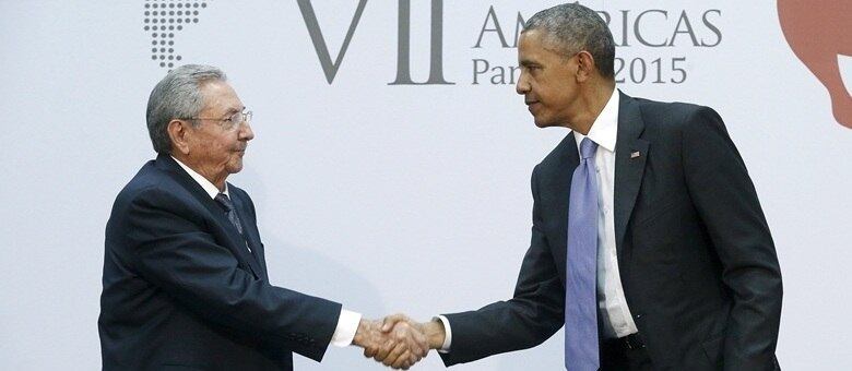 Presidente americano se encontra com líder cubano se encontram durante a Cúpula das Américas