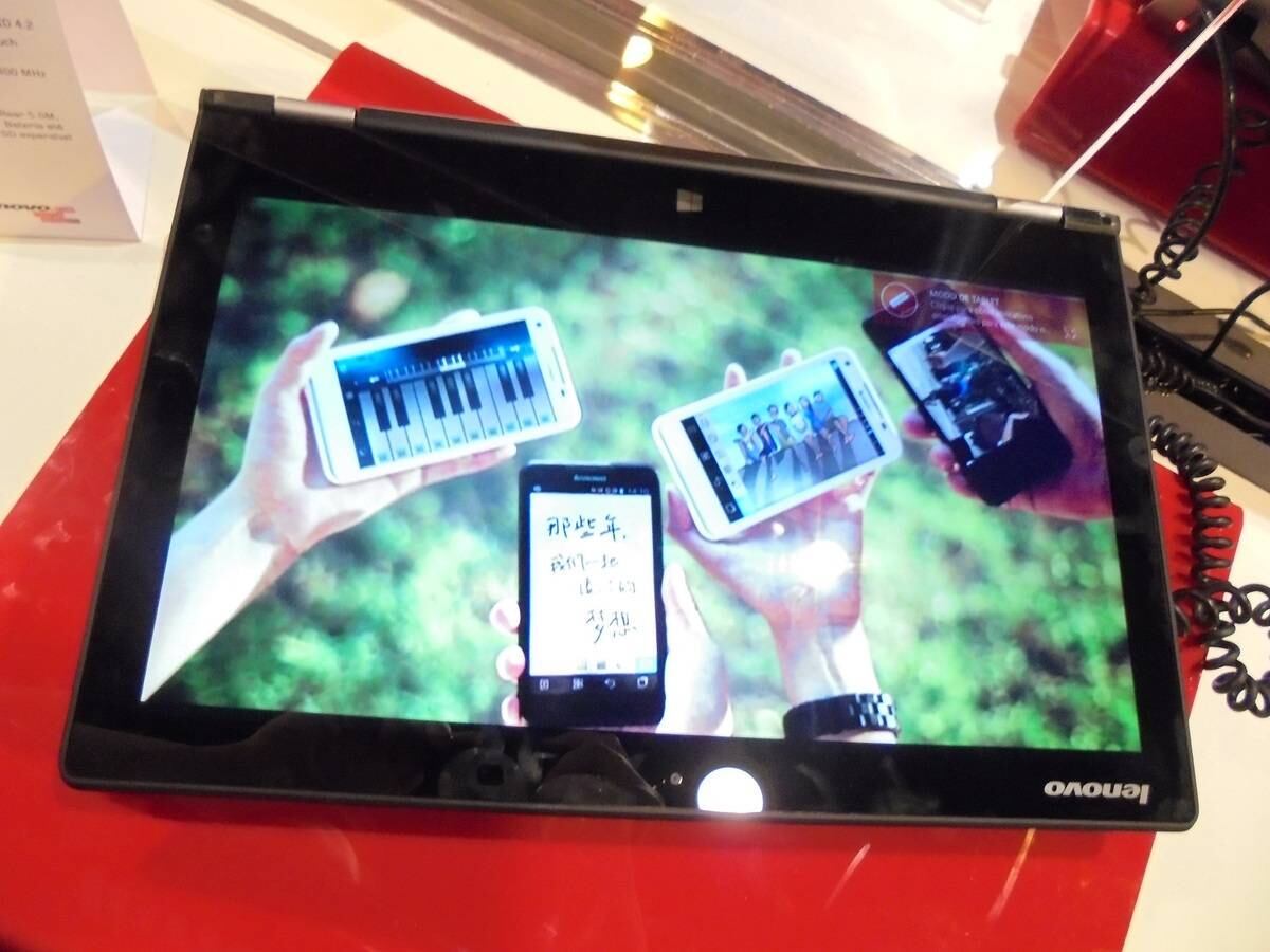 No modo tablet, o teclado do dispositivo é totalmente virado para trás e fica bloqueado, evitando assim que o usuário acabe apertando as teclas sem querer