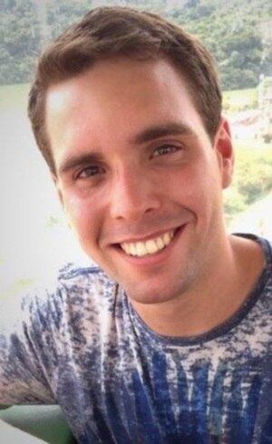 Lucas acusa padre de assédio