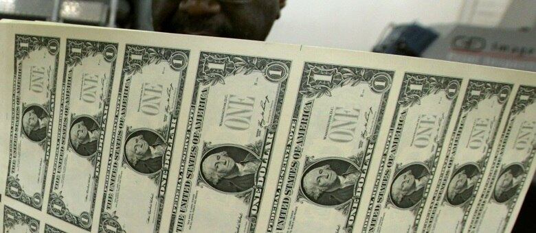 Dólar abre em queda cotado a R$ 2,35
