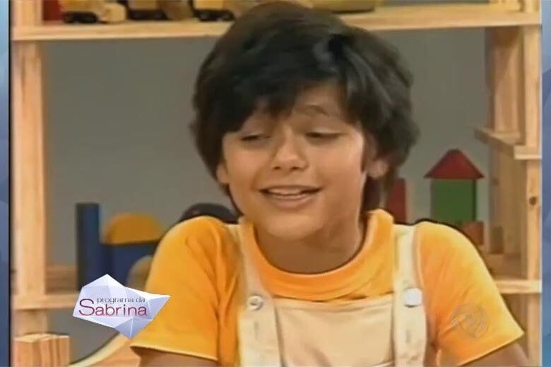 Durante o Busão da Sabrina, Simony contou que ainda mantém contato com os ex-integrantes do programa infantil.

— Falo sempre com eles. Essa época de internet ajuda muito

+ Vídeo: Simony revisita seu passado no Busão da Sabrina e se emociona com homenagens

+ Quer saber tudo sobre o Programa da Sabrina? Siga o perfil no Twitter

+ A atração da japa mais famosa do Brasil também está no Facebook. Curta!
