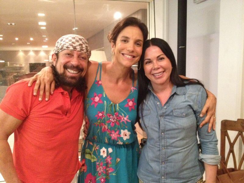 Ivete Sangalo entre Bell Marques e Ana Marques, esposa do cantor