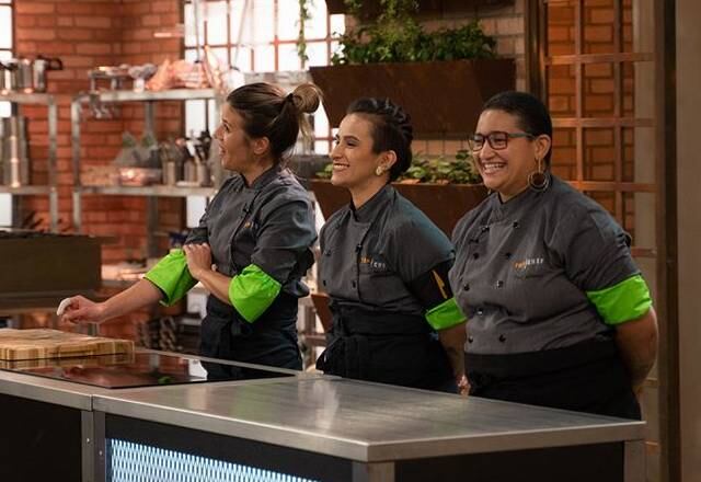 Ao sair do programa, a chef Taty Albano relembrou momentos com Maiara e Luciana. Taty falou sobre a conexão com Luciana por causa do mesmo estado de origem, a Bahia. Já com Maiara foi lembrada pela vez em que as duas conquistaram a Faca de Ouro juntas. "Meninas, vocês são muito especiais e as levo para sempre no coração. Desejo muita sorte para as duas no programa e na vida", finalizou.

Acompanhe os últimos episódios de Top Chef Brasil! O reality vai ao ar toda sexta-feira, a partir das 23h00 na tela da Record TV 