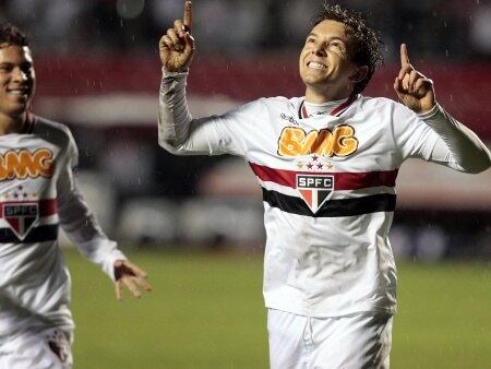 Dagoberto era um queridinho de Muricy Ramalho. Após deixar o clube do Morumbi, o atleta foi para o Internacional, clube em que o jogador teve uma passagem sem brilho. Posteriormente, "Dago", como era chamado, foi para o Cruzeiro, time que ele defende atualmente
