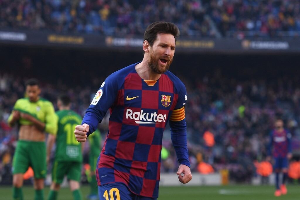Falando em gols, Messi foi o primeiro jogador da história a marcar em 15 edições seguidas da Liga dos Campeões. O primeiro tento foi marcado na temporada de 2005/2006, contra Panathinaikos, da Grécia – ele tinha apenas 18 anos.
