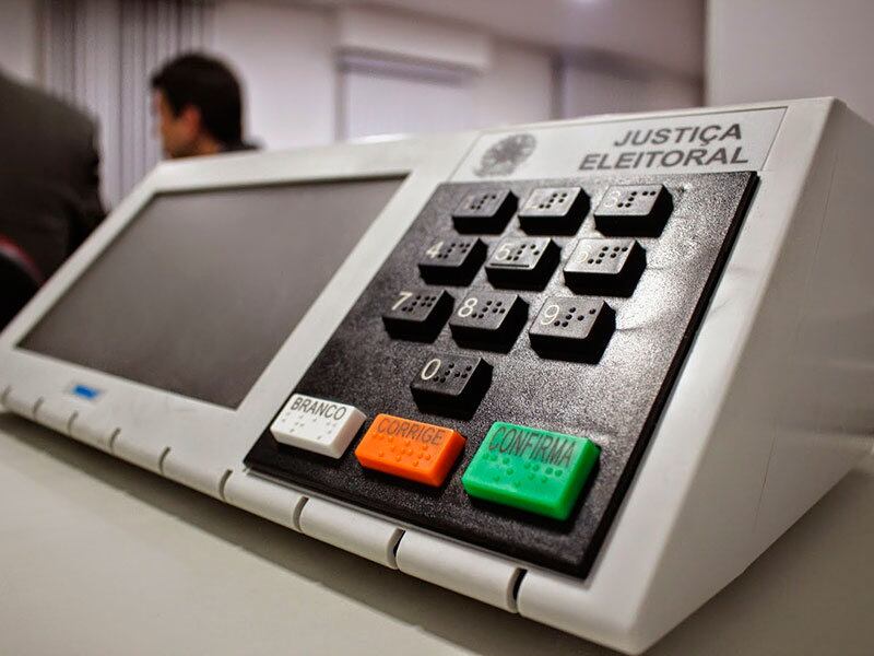 Menos de 2% das urnas do DF tiveram que ser substituídas por problemas no leitor biométrico e nas baterias