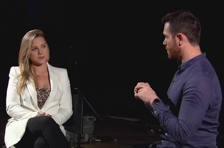 Aline Hauck em entrevista exclusiva ao Domingo Show