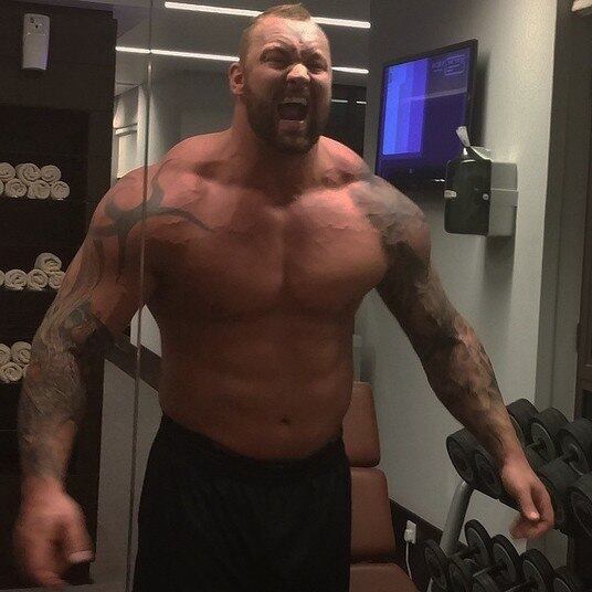 O ator Hafthor Bjornsson, conhecido por interpretar Gregor Clegane em Game of Thrones, quebrou um recorde milenar. 