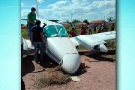 Aeronave derrapou na pista e bateu o bico no chão
