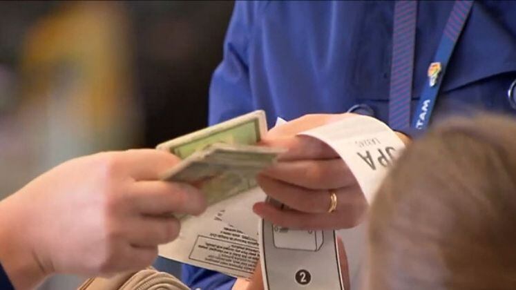 As brasileiras foram presas no Condado de Cumberland, na Carolina do Norte, próximo da fronteira com o Canadá. Ainda não há confirmação do motivo da prisão, mas extraoficialmente informaram à equipe do Balanço Geral que seria um problema com documentos de imigração

