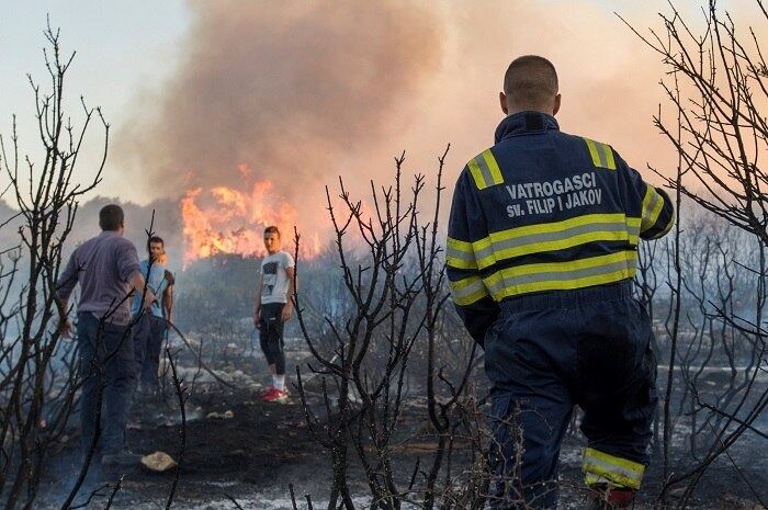 A agência estatal Hina afirmou que a eletricidade na região foi cortada e o abastecimento de água foi afetado pelo incêndio. Várias estradas também foram fechadas
