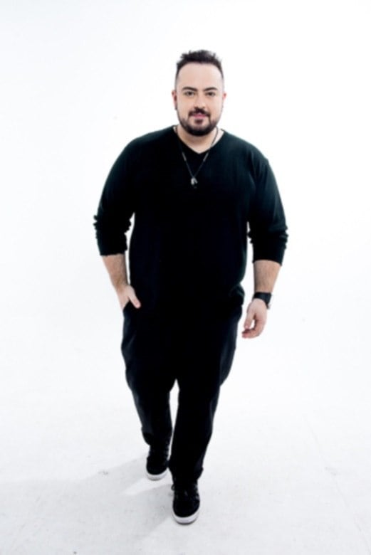 O reflexo desse mercado restrito é o editorial produzido por Edu, que conseguiu reunir a maioria dos modelos masculinos plus da atualidade, alguns com muitos anos de carreira, como Roberto Labate que atua há 7 anos no mercado