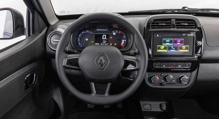 Interior do Kwid ganhou novo painel com elementos digitais, nova multimídia e manteve seu acabamento mais simples
