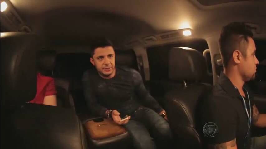 A informação foi desmentida pelos advogados no cantor. O valor correto do seguro é em torno de R$ 1 milhão. Os beneficiários são os dois filhos e o pai, João Reis

+ Dona de lava rápido se sente culpada pela morte de Cristiano Araújo e defende motorista

> No R7 Play você assiste a todas as matérias do Domingo Espetacular! Clique e experimente de graça!
