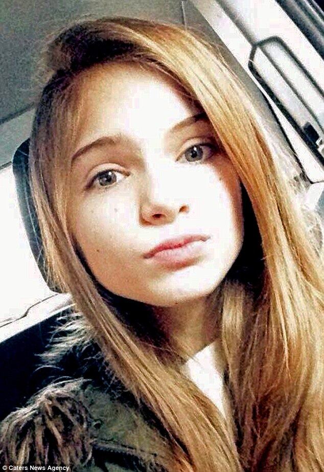 No entanto, quando o nódulo triplicou em tamanho, ela contou a
verdade à mãe e foi ao médico. Os especialistas revelaram que ela tinha um rabdomiossarcoma
alveolar — uma forma de câncer nos tecidos moles. Mas depois de seis meses de intenso tratamento, o tumor foi
erradicado e ela está no caminho da recuperação.

A mãe, Samantha Waters-Long, de 42 anos, relembrou o momento em
que descobriu a doença da filha:



— A família ficou arrasada. Eu fiquei sem chão. Mas, apesar da
idade dela, minha filha foi muito forte. Estou muito orgulhosa dela