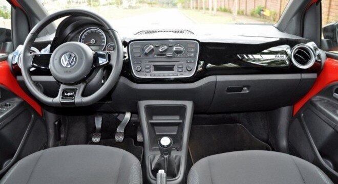 Detalhes em vermelho na lataria do Up remetem ao estilo do velho Fusca