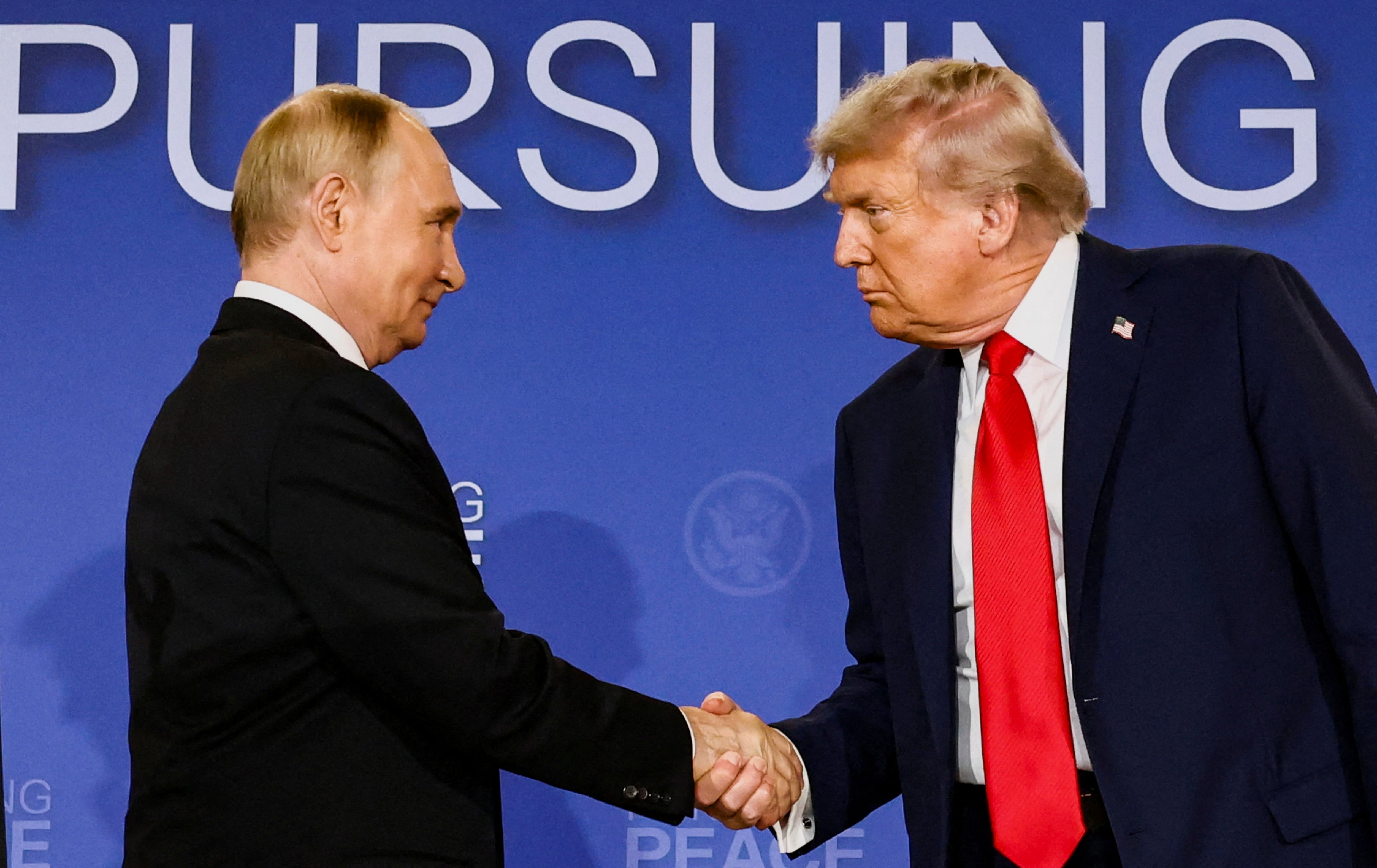 O presidente dos EUA, Donald Trump, e o presidente russo, Vladimir Putin