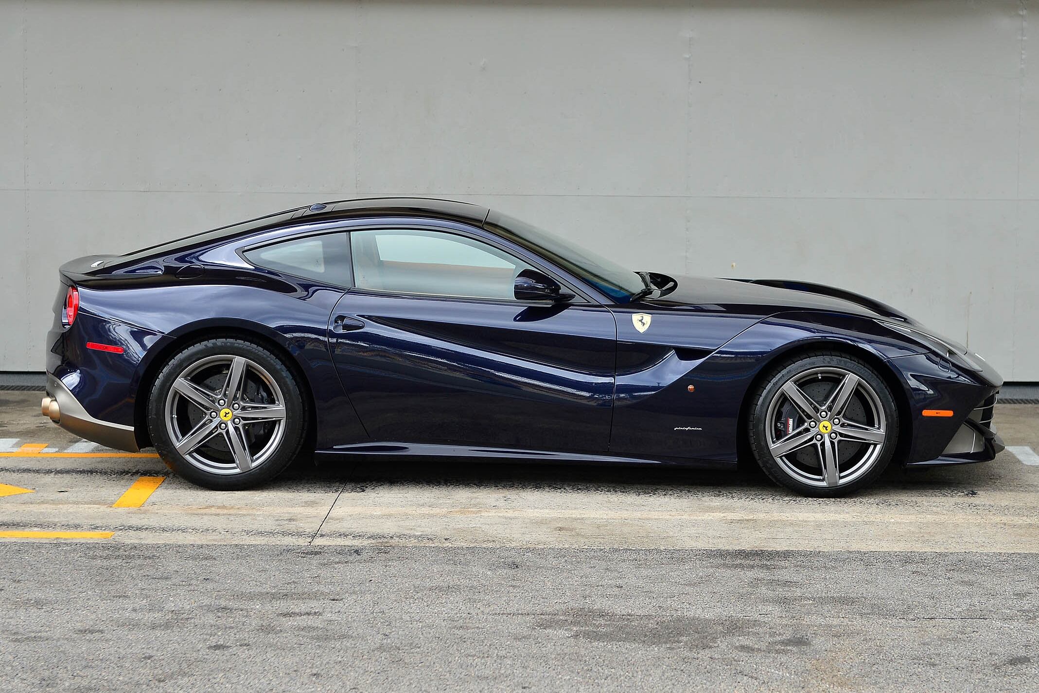 Dentro do cupê vão apenas duas pessoas

Quer ler mais notícias? Acesse r7.com/carros
