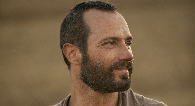 Fernando Pavão comenta relação de personagem com Ana (Branca Messina): "É muito amor que Elcana tem por ela"