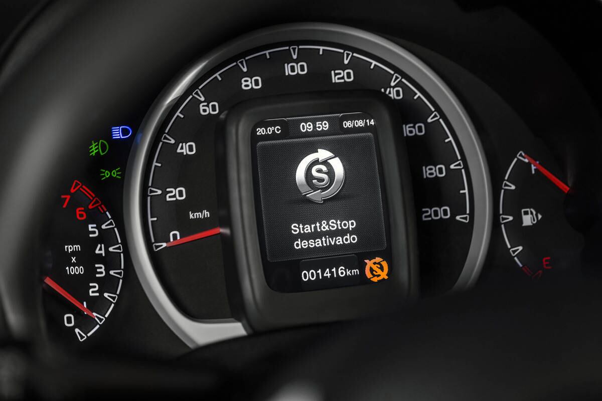 Visor inédito dentro do velocímetro mostra os dados de bordo