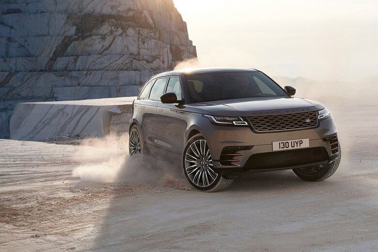 Ao todo são seis opções de motorização. As opções movidas a diesel da linha Ingenium terão 2.0 litros de quatro cilindros, com 180 cv e 43,8 kgfm ou 240 cv e 51 kgfm; a Ingenium a gasolina terá o mesmo 2.0 litros de 250 cv e 37,2 kgfm ou 300 cv e 71,4 kgfm; Tendo ainda um V6 a diesel de 300 cv e 40,8 kgfm e V6 a gasolina supercharged de 380 cv e 45,9 kgfm. Sua velocidade máxima chega aos  250 km/h, segundo a própria marca 
