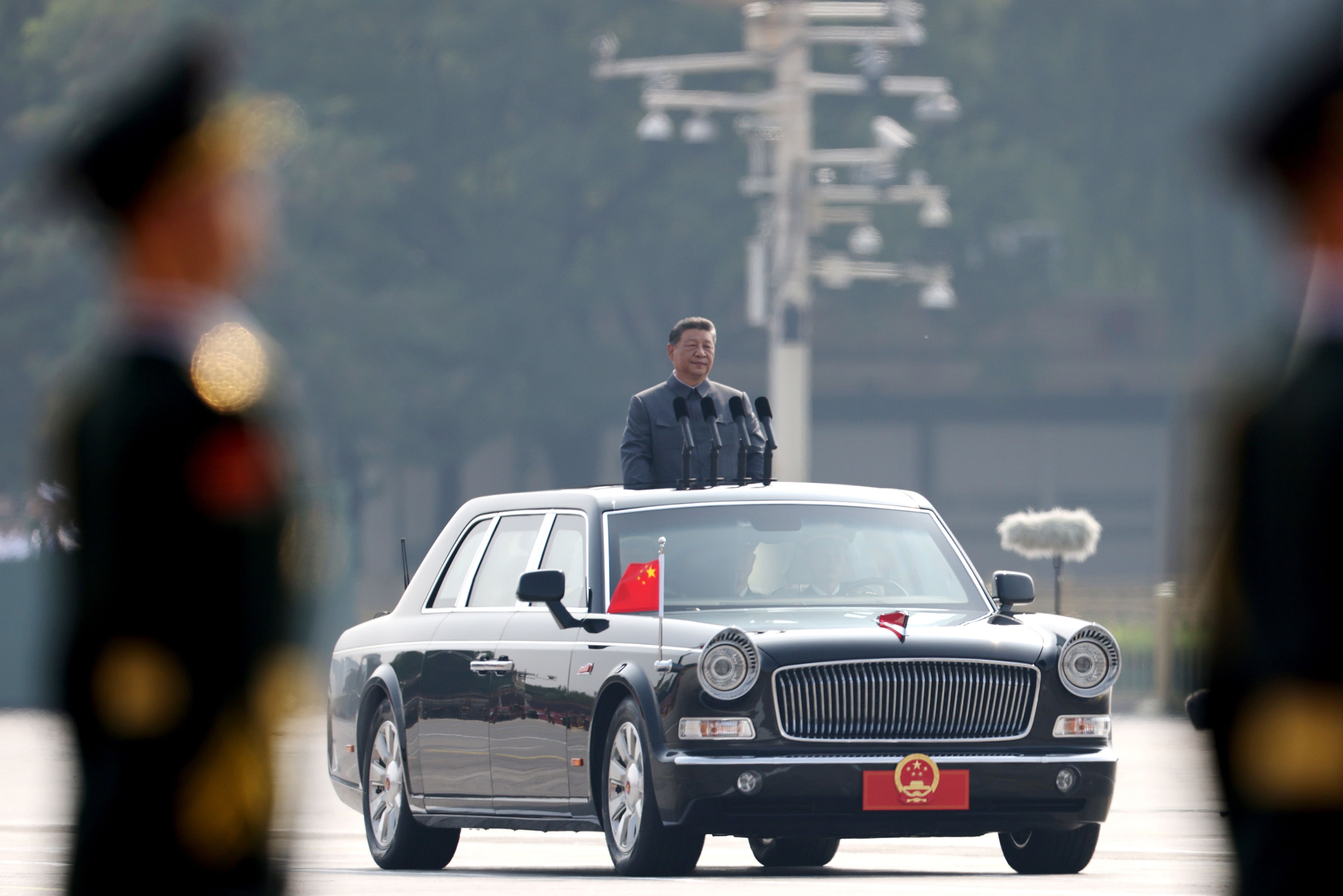 Xi Jiping em um desfile militar Chinês
