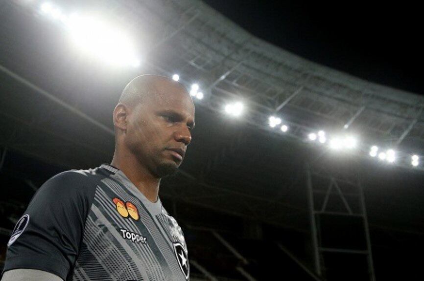 Ídolo da torcida alvinegra, o goleiro Jefferson é também o mais velho jogador no atual grupo do Botafogo, com 35 anos, oitos meses e cinco dias. Em processo de recuperação de