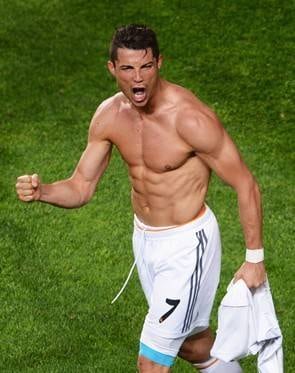 Cristiano Ronaldo é um atleta muito vitorioso. O craque já venceu todos os títulos possíveis no futebol, com exceção ao mais cobiçado, o de uma Copa do Mundo. Fora de campo, CR7 mostra que também faz bonito, e suas ex-namoradas são provas disso. Relembre cinco gatas que já passaram pela vida do atacante

Veja mais: Cristiano
Ronaldo não quer que filho tenha contato com a mãe

