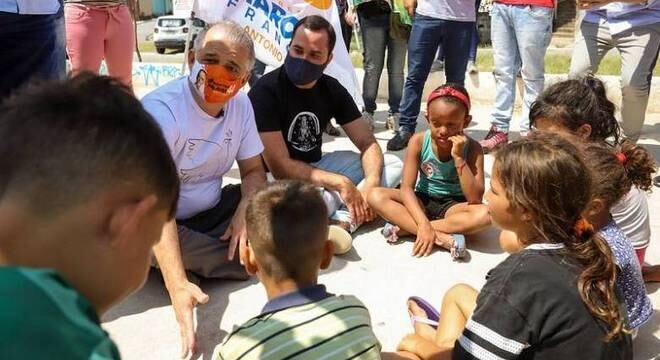 Márcio França conversou com crianças em bairro da zona leste da cidade
